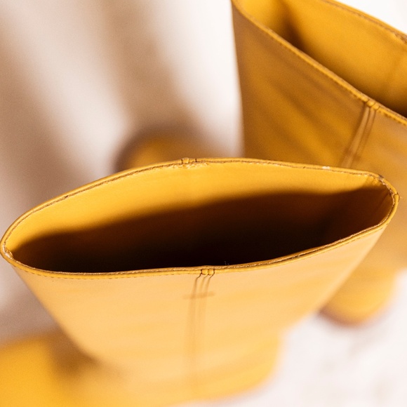 Banana Yellow/Tan Campus Style Boots Size 6.5 NWOB - Vegan Leather Knee-high ๐ข - Picture 11 of 13